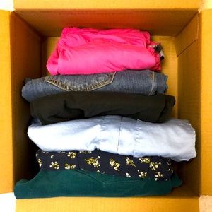 Maternity XS bundle of 6 pieces all EUC 3 dresses 1 pair shorts 1 jeans 1 pant